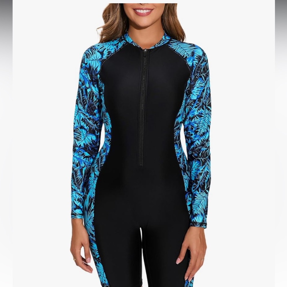 ~NWT Women's Black and Blue Rash Guard Swimsuit~